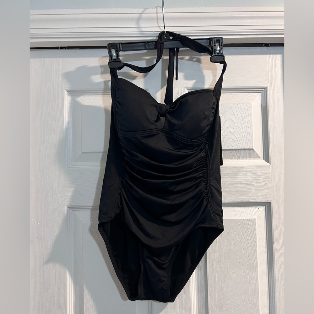 **NWT** Women’s Beach Bay one piece bathing suit